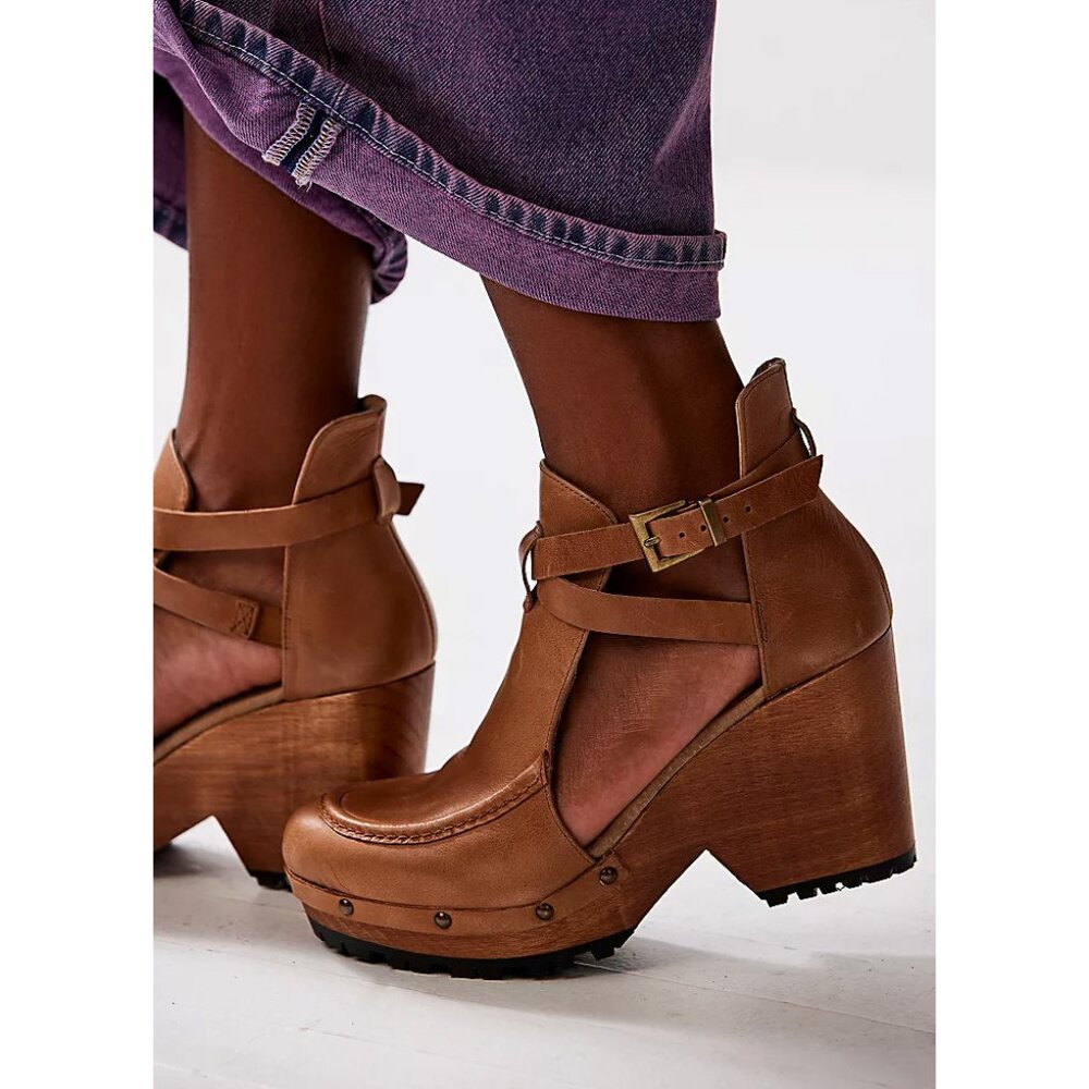 NIB Free People Brown Tan Mules with Chunky Heel